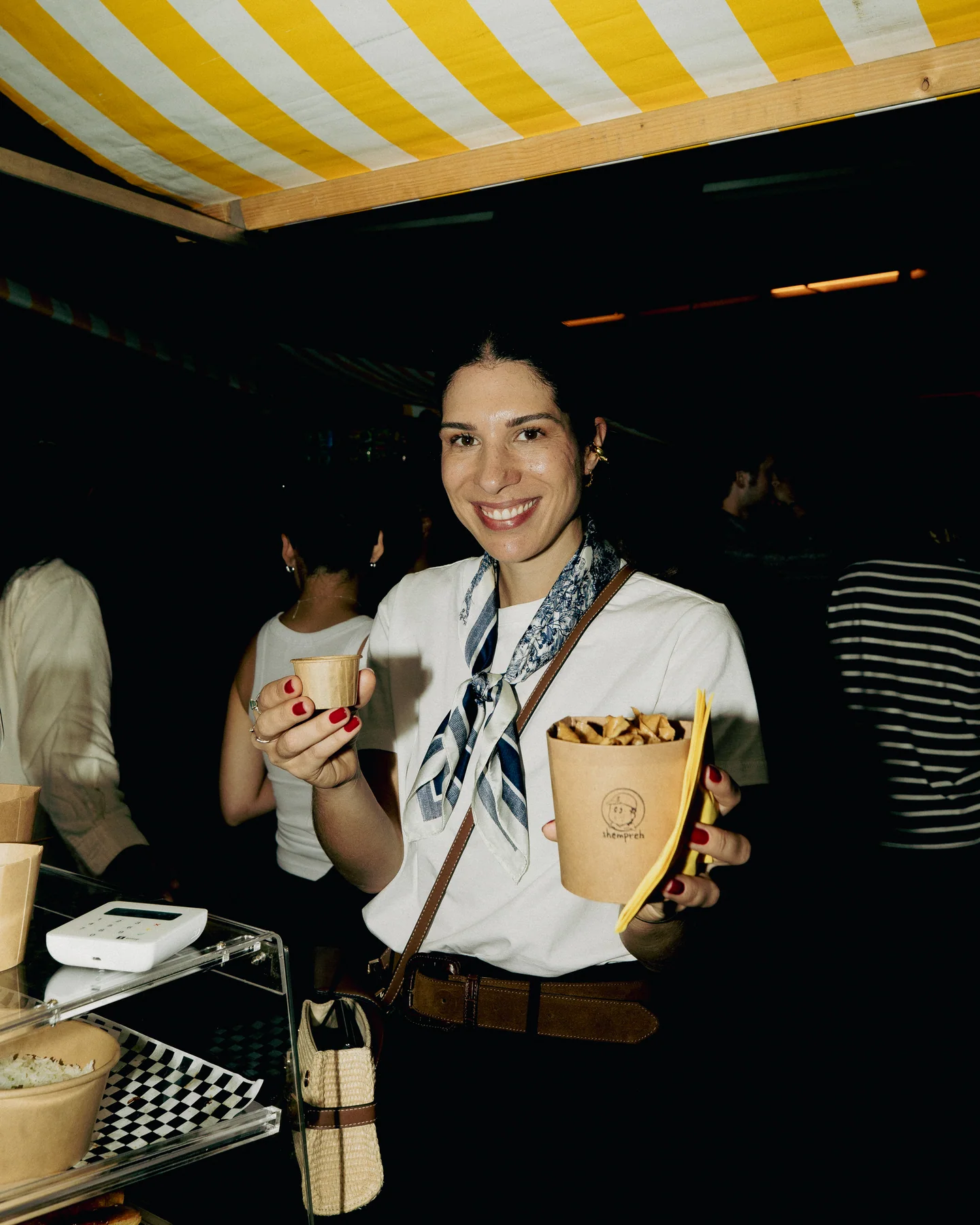 Guest with food under a striped canopy at Hapjesfestijn 2025